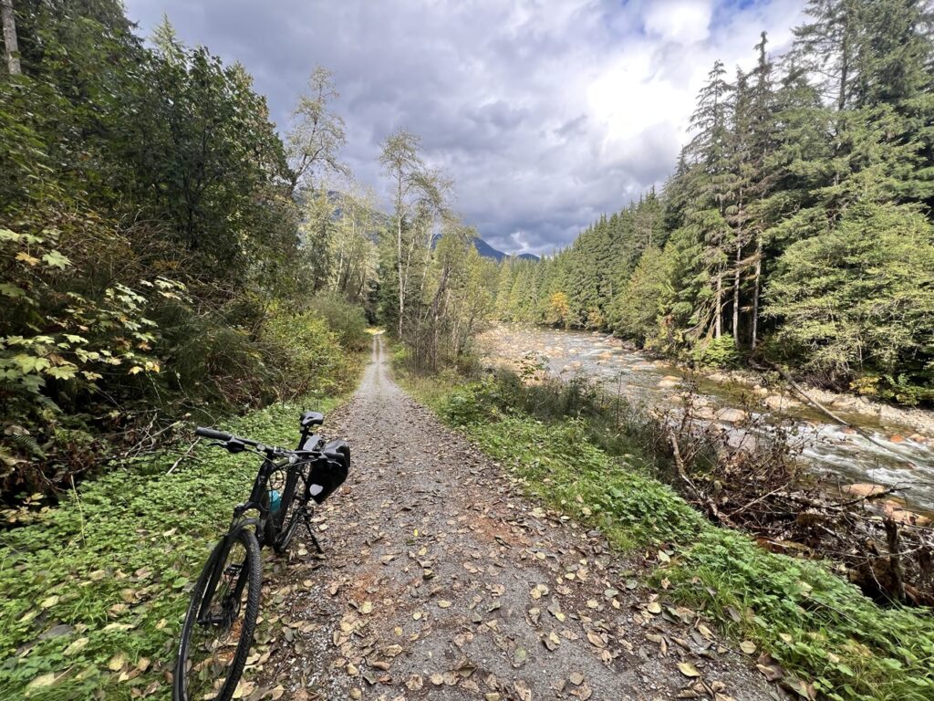 River views along Fisherman’s Trail North with autumn foliage
